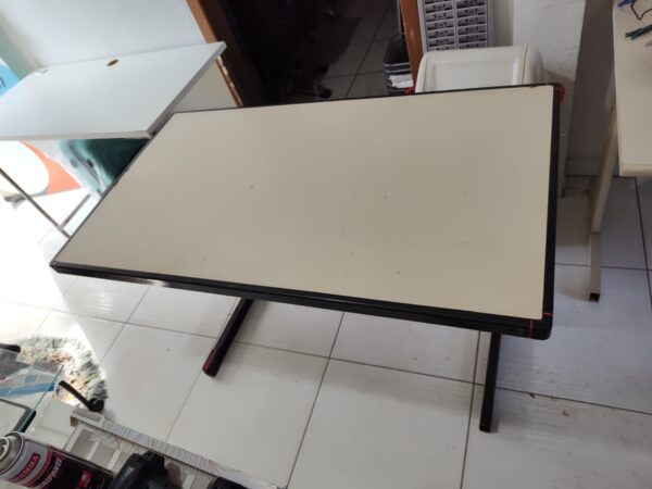Mesa de Escritório - Cor Bege - 125 mm por 070 mm - Image 3