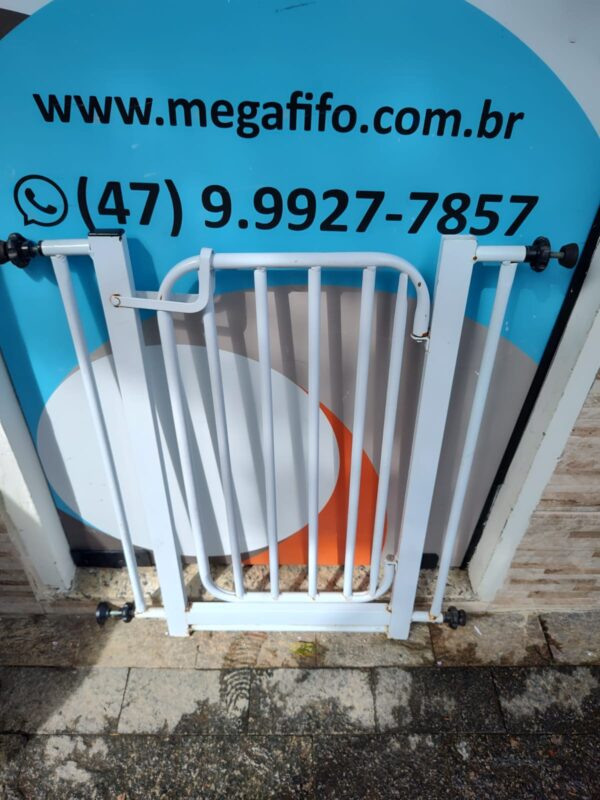 Grade Protetora para Porta - Cor Branca - Image 3