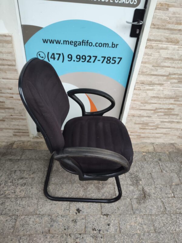 Cadeira Fixa Cor Preta - Apoio de Braços - Image 4