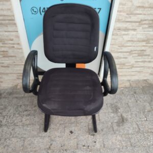 Cadeira Fixa Cor Preta - Apoio de Braços