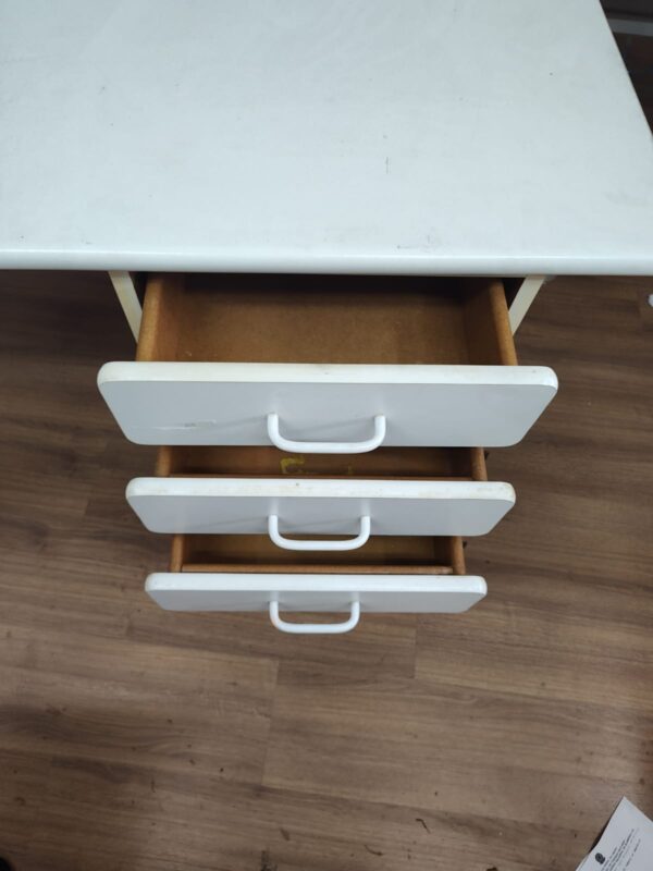 Mesa de Escritório - Cor Branca - Com Gaveteiro - Image 5