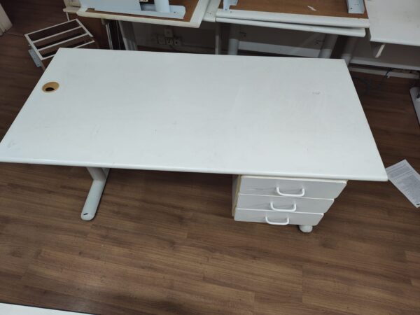 Mesa de Escritório - Cor Branca - Com Gaveteiro - Image 2