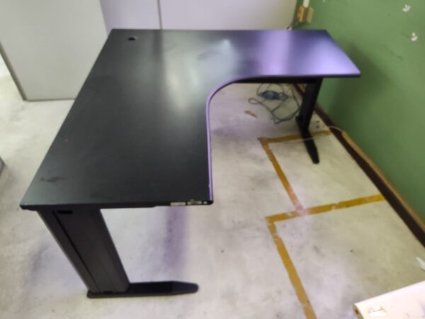 Mesa em L - Cor Preta - Excelente Qualidade - Imagem 2