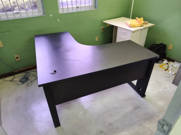 Mesa em L - Cor Preta - Excelente Qualidade