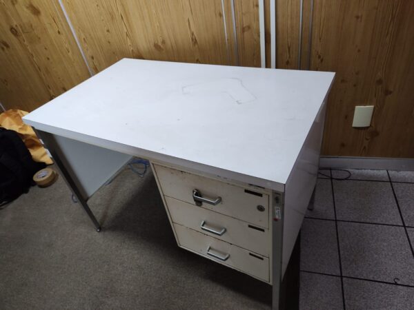 Mesa de Metal - Ambulatória Na cor Branca - Com Gaveteiro