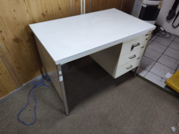 Mesa de Metal - Ambulatória Na cor Branca - Com Gaveteiro - Imagem 2