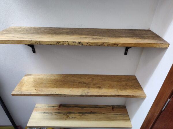 Conjunto com 5 Prateleiras de Madeira Tratada - Com Suporte - 080 cm por 020 cm e 20 mm espessura - Imagem 5