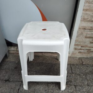 Banquinho Branco - Plástico - Apenas 1 unidade