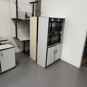 Armário Grande Com Prateleira e Portas - Cor Cinza - Excelente Qualidade