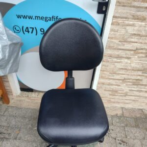 Cadeira de Escritório Com Regulagem de Encosto