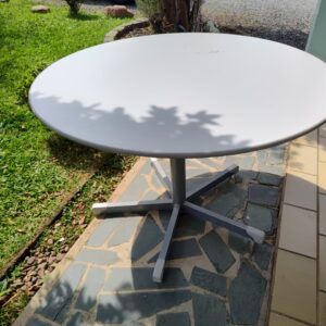 Mesa Redonda de Reunião tamanho 1,20 por 1,20