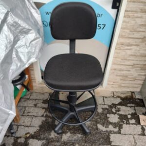 Cadeira para Atendimento Alta - Com apoio para os pés