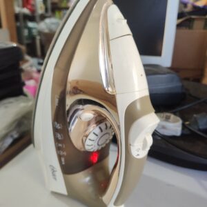 Ferro De Passar A Vapor Oster Ultra Care Cor Champanhe