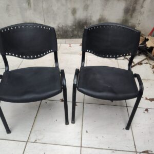 2 Cadeiras Fixa de Ferro com Plástico - Ótimo Estado