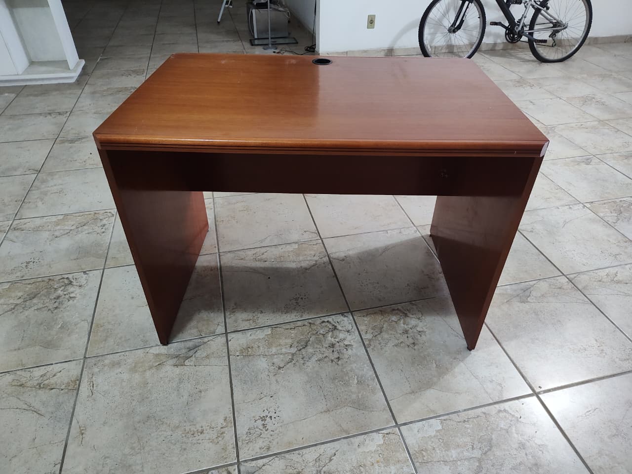 Mesa de Escritório - Madeira - 1,05 mts x 0,70 cm - Imagem 4