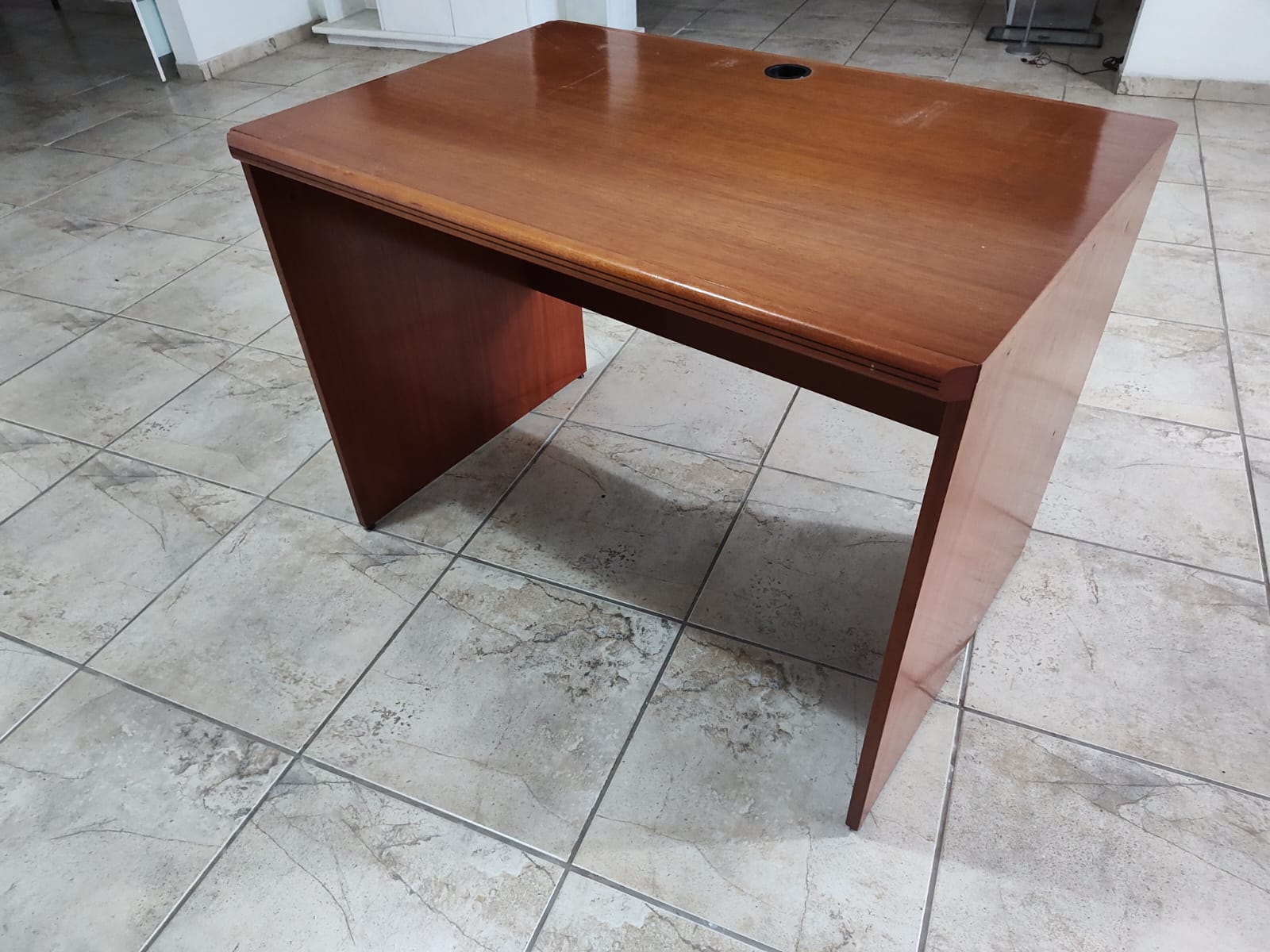 Mesa de Escritório - Madeira - 1,05 mts x 0,70 cm - Imagem 2