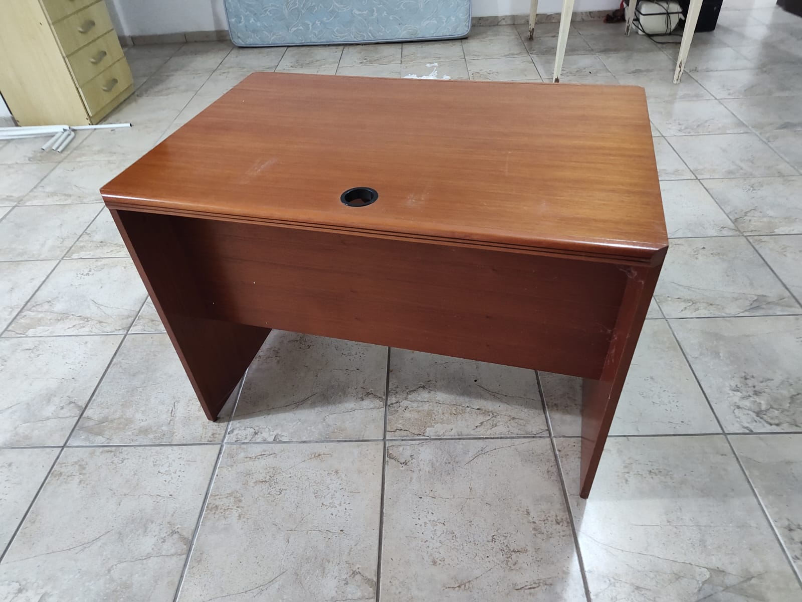 Mesa de Escritório - Madeira - 1,05 mts x 0,70 cm