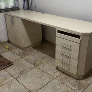 Mesa de Escritório Com Gaveteiro e Armário