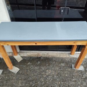 Mesa de Trabalho - Madeira Reforçada - 1,50 mts comp. por 0,50 cm prof. x 0,80 cm de altura