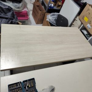Mesa de Escritório - Amadeirado - Tamanho 1,20 mts comp. x 0,60 cm de prof.