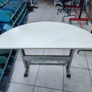 Mesa de Escritório - Meio Lua - Base de Ferro