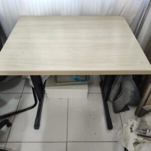 Mesa de Escritório - Cor Bege Amadeirado - 80x60 cm
