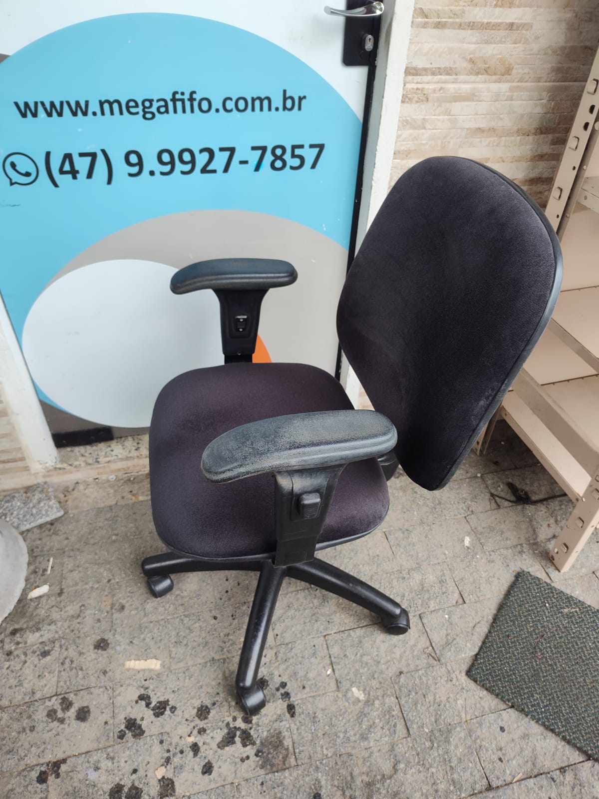 Cadeira de Escritório Modelo Diretor - Regulagem do Encosto para Frente e para Trás - Imagem 4