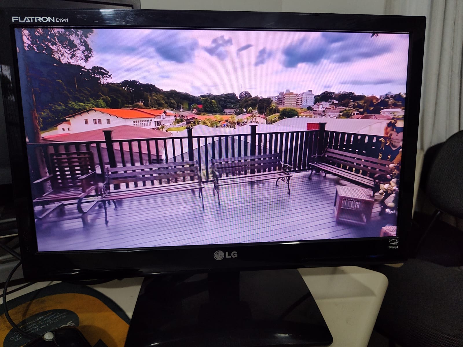 Monitor LG 19 Polegadas - Sem Detalhes - Apenas entrega VGA