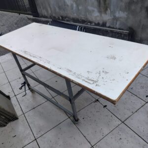Mesa de Trabalho - Estrutura de Ferro - Com Rodinhas