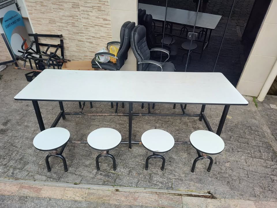 Mesa de Refeitório - 8 Lugares - Com Acento Retrátil - 2.00 Mts x 0,80 cm prof.