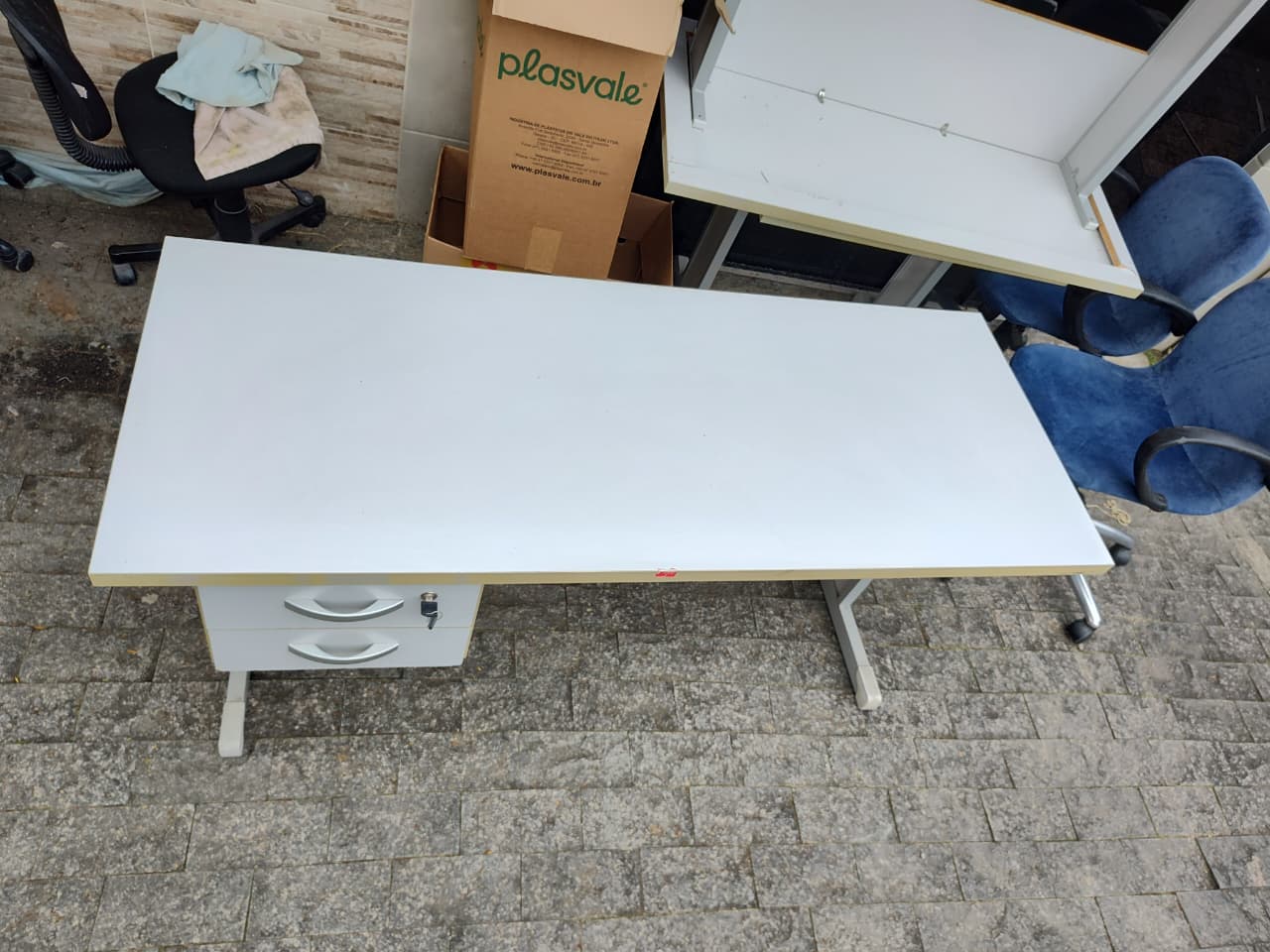 Mesa de Escritório Cinza - 150x 060 - Com Gaveteiro com Chave - Imagem 5