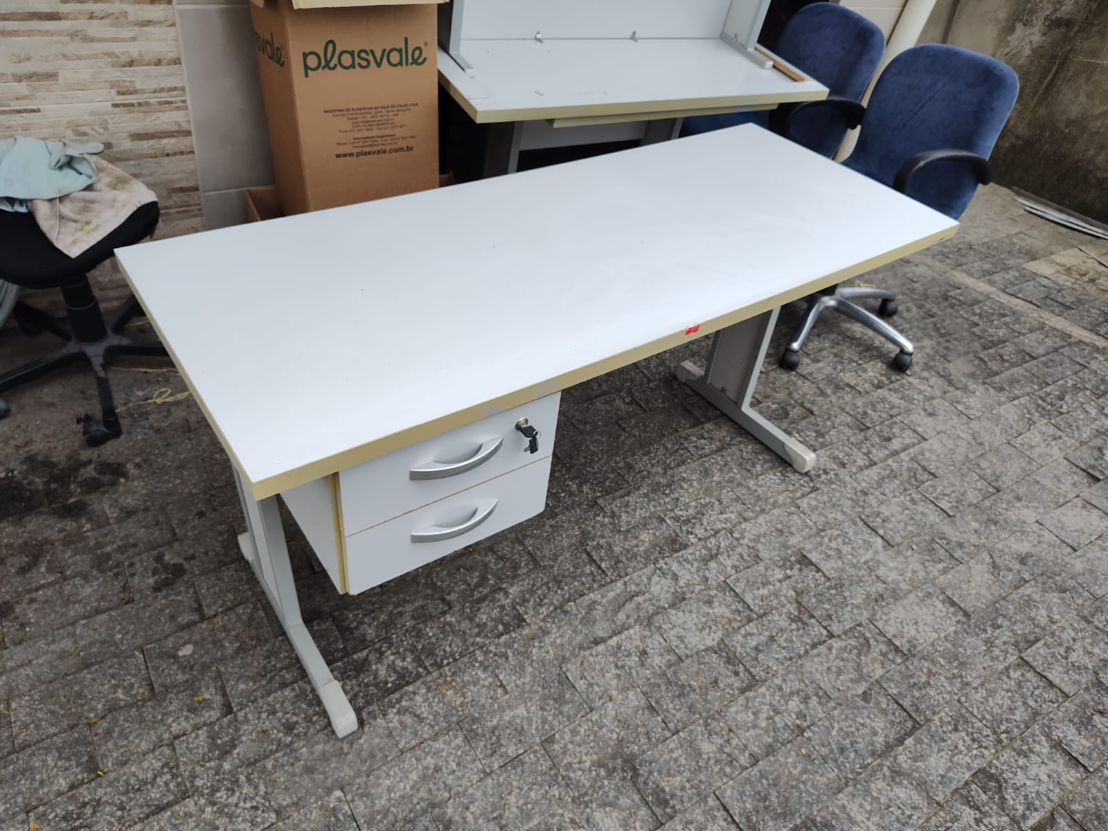 Mesa de Escritório Cinza - 150x 060 - Com Gaveteiro com Chave - Imagem 6