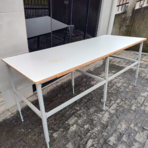 Mesa de Trabalho com Estrutura de Ferro com Regulagem de altura - Excelente Qualidade