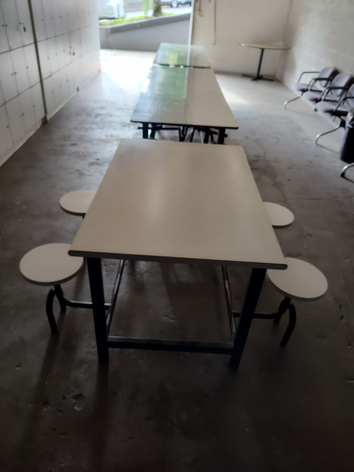 Mesa de Refeitório Com Bancos Retrátil - Cor Branca - Excelente Estado de Conservação(120x80)