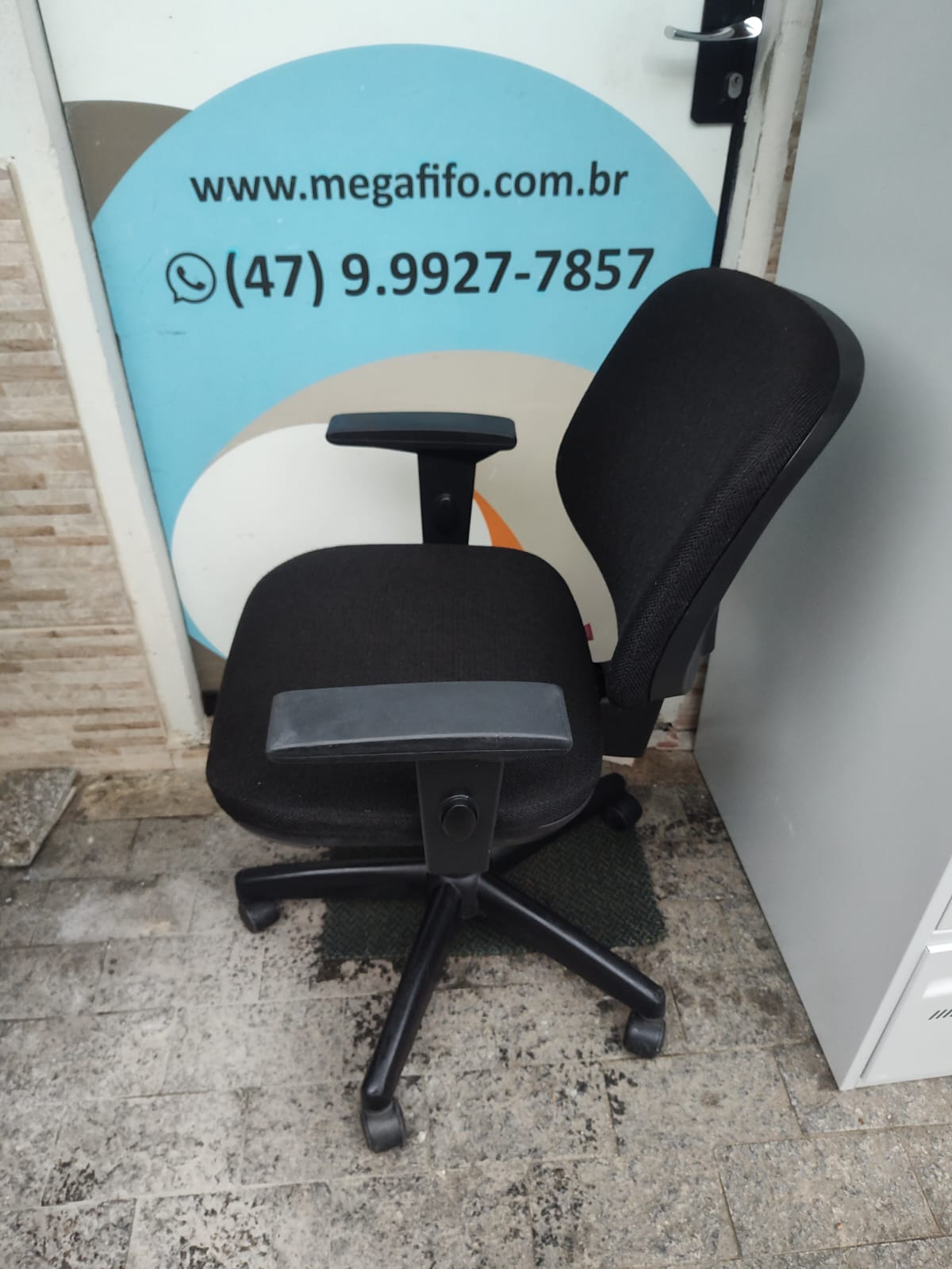 Cadeira de Escritório Diretor - Marca Cavaletti - Estofado Reformado - Apoio de Braços - Imagem 4