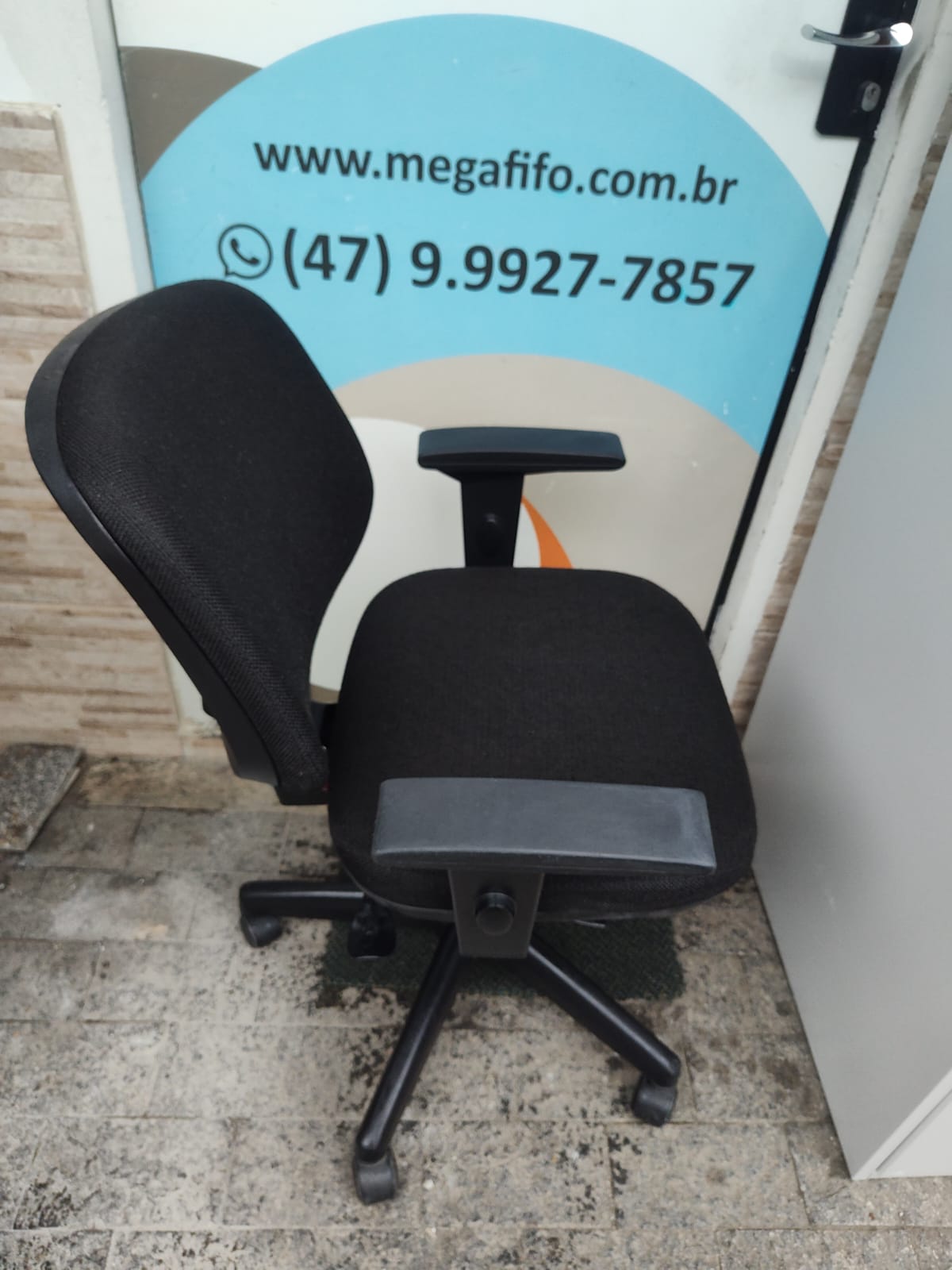 Cadeira de Escritório Diretor - Marca Cavaletti - Estofado Reformado - Apoio de Braços - Imagem 2
