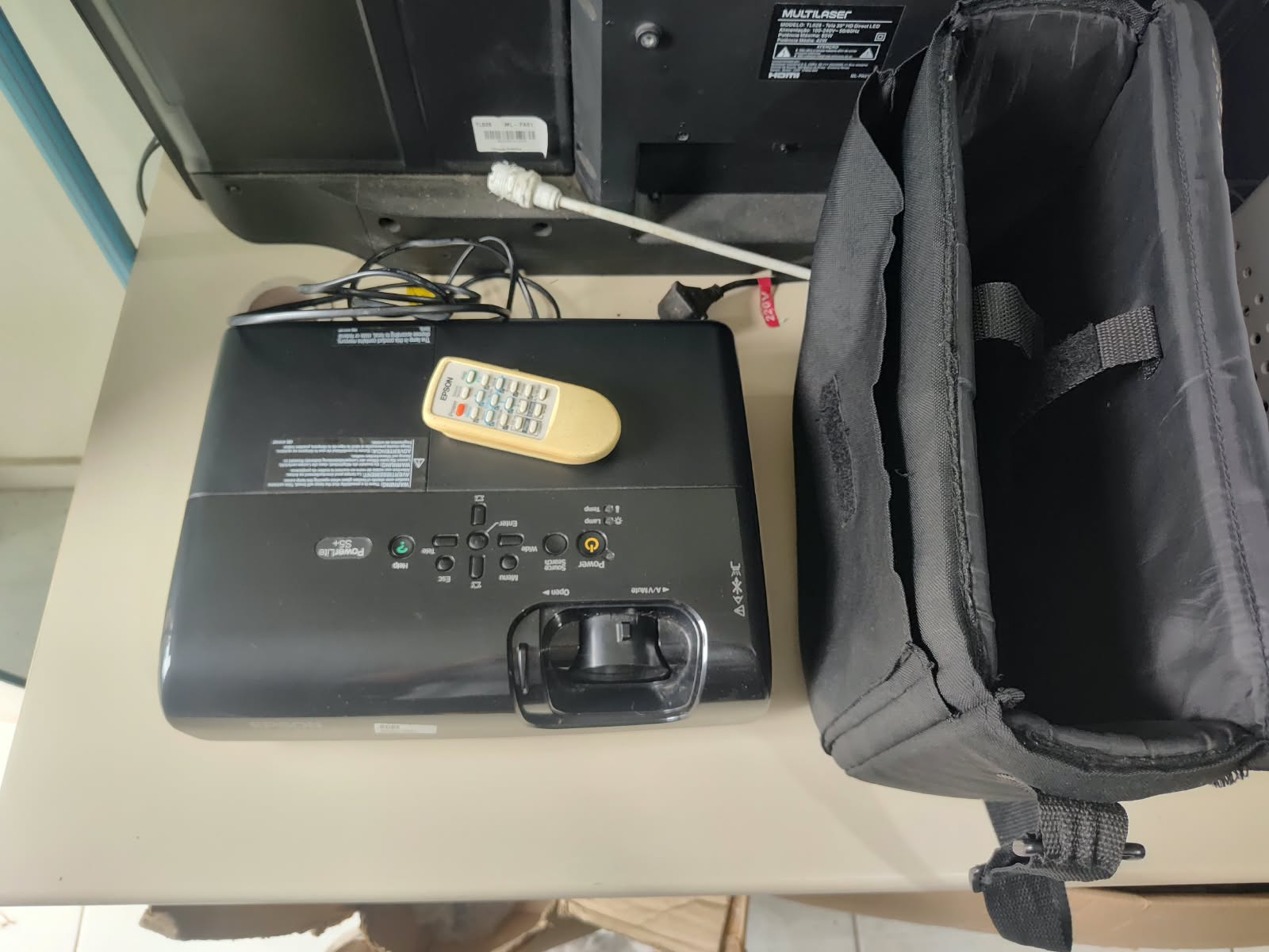 Projetor Epson PowerLite S5 / S5+(Funcionando 100%) + Controle + Mala de Transporte - Imagem 3