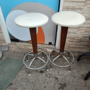 Banquetas Na Cor Branca - 0,68 cm de altura(As 2 por 80)