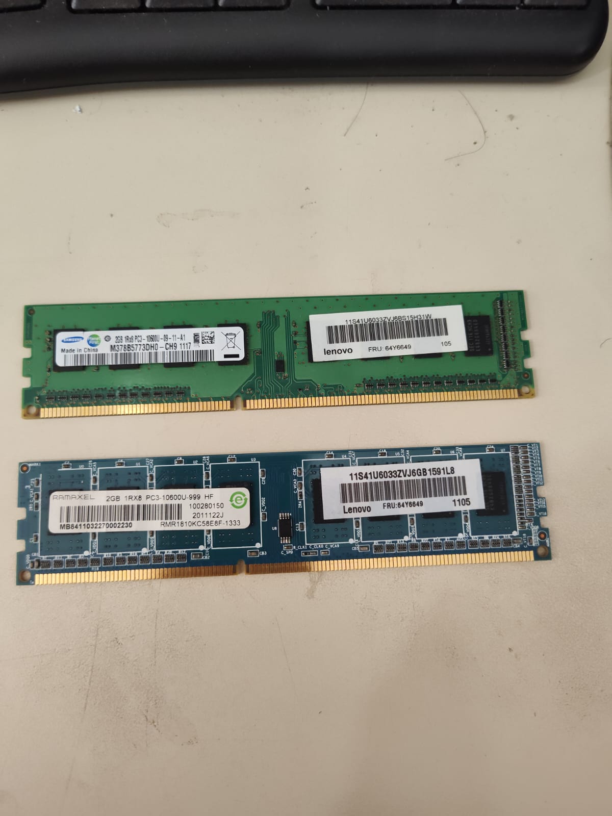 Memoria RAM DDR3 de 2 GB(R$ 40 reais cada)